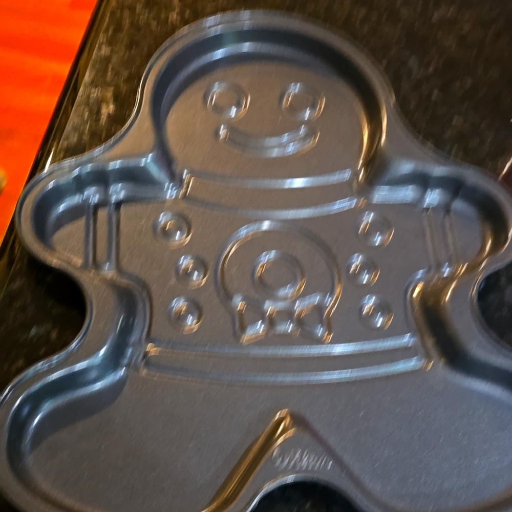 Brand new Wilton gingerbread cookie pan